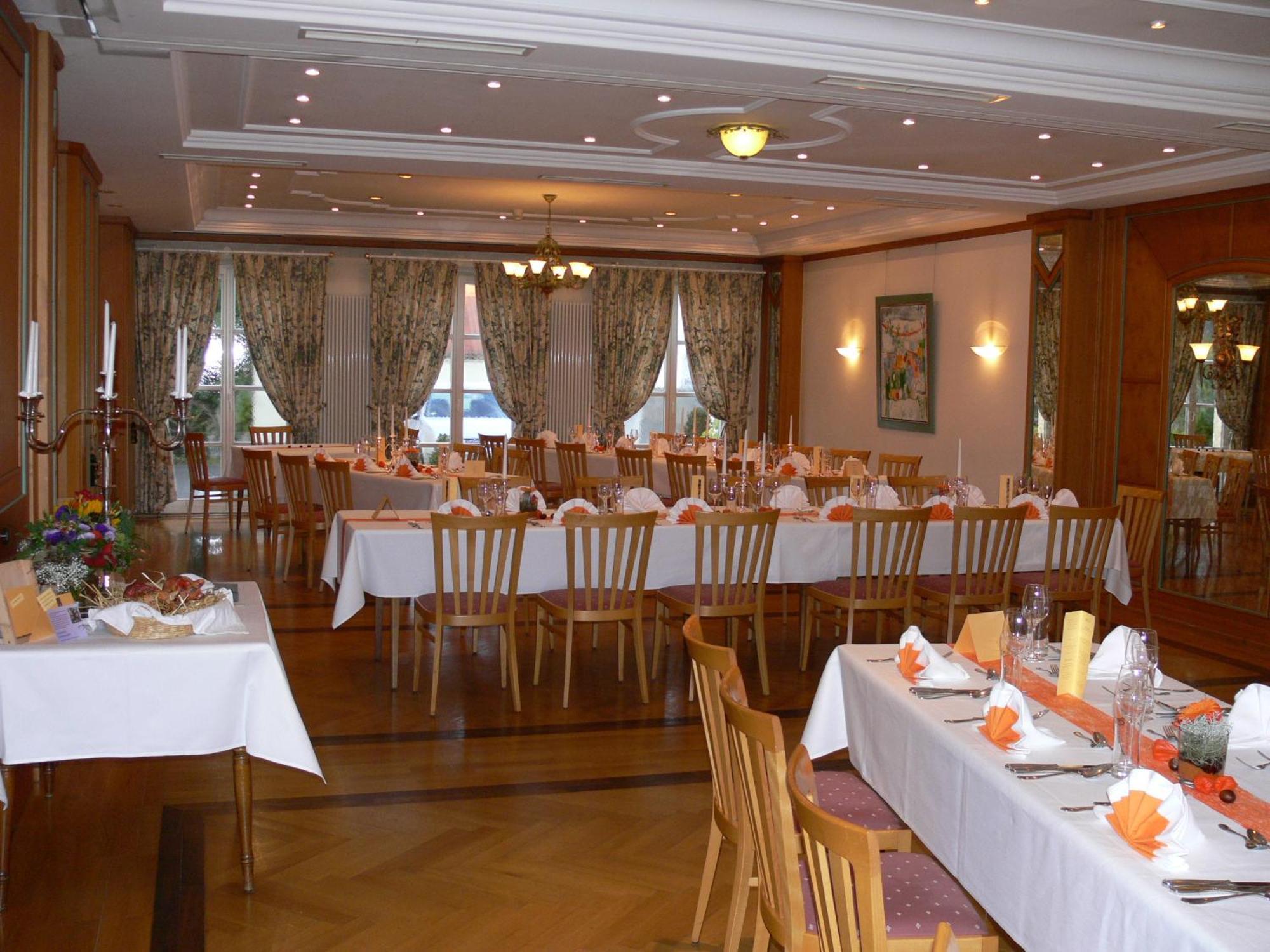 Hotel-Restaurant Roter Ochsen Lauchheim Exterior foto